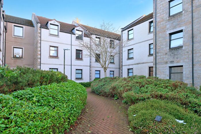 2 Bedroom Flat For Sale In Craigieburn Park, The West End, Aberdeen, AB15