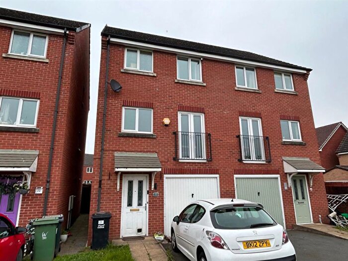 3 Bedroom Town House For Sale In Kearnes Close, Abram, WN2