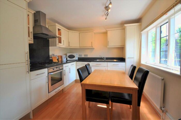1 Bedroom Apartment To Rent In High Street, Maidenhead, Berkshire, SL6