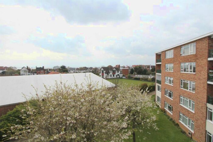 2 Bedroom Flat To Rent In London Road, Westcliff On Sea, SS0
