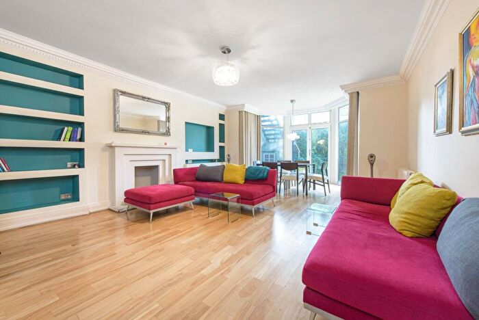 3 Bedroom Flat To Rent In Belsize Park Gardens, Belsize Park, London, NW3