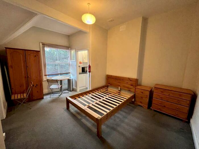 1 Bedroom Studio Flat To Rent In Ballbrook Avenue, Didsbury, M20