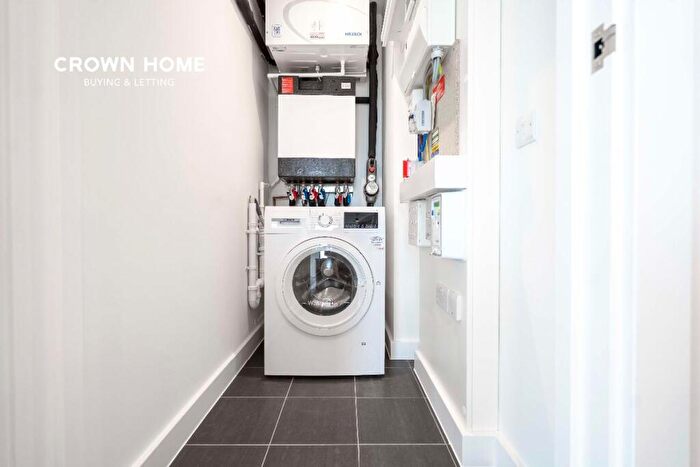 2 Bedroom Apartment To Rent In Boxwood Gardens, London Dock, E1W