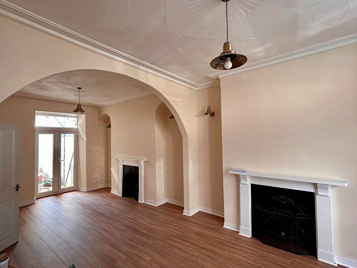 3 Bedroom Terraced House To Rent In Swansea, SA1