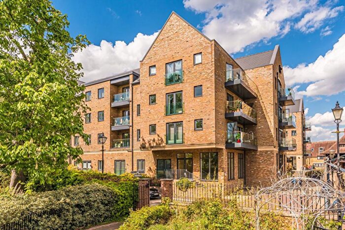 2 Bedroom Flat For Sale In Lion Wharf Road, Old Isleworth, TW7