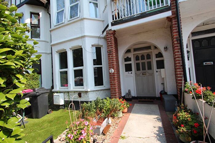 2 Bedroom Semi Detached House To Rent In Plas Newydd, Southend On Sea, SS1