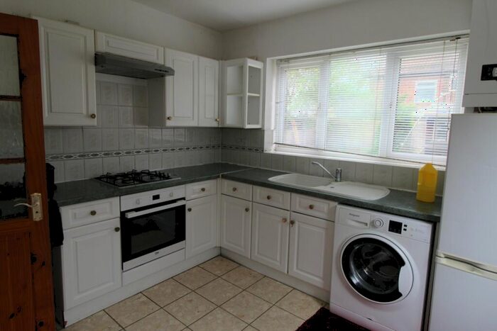 2 Bedroom Maisonette To Rent In Princes Close, Kingsbury, NW9