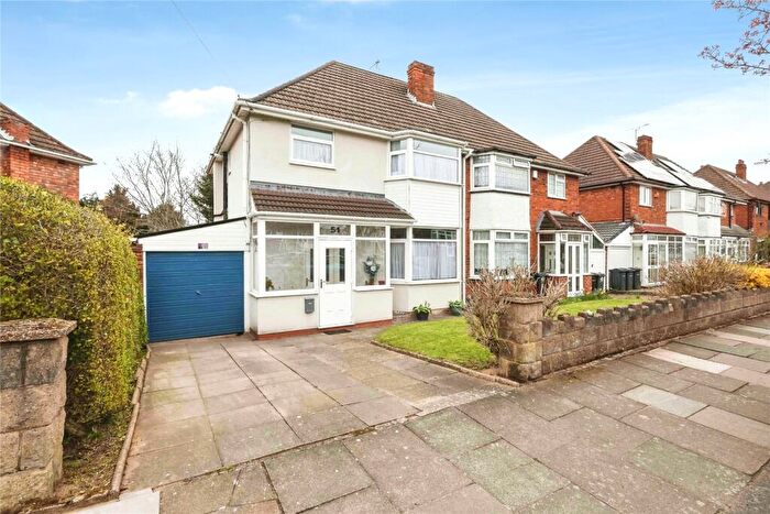 3 Bedroom Semi Detached House For Sale In Standlake Avenue, Birmingham, West Midlands, B36