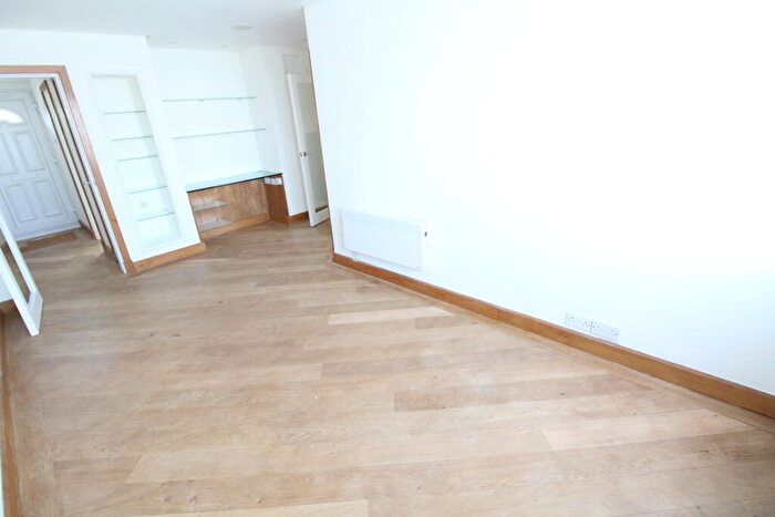 2 Bedroom Flat To Rent In Dallow Road, Luton, Bedfordshire, LU1