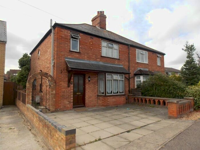 3 Bedroom Semi-Detached House To Rent In Baldock Road, Stotfold, Hitchin, SG5