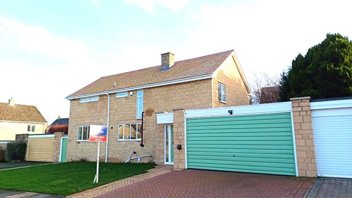 4 Bedroom Detached House For Sale In The Spinneys, Enstone, OX7