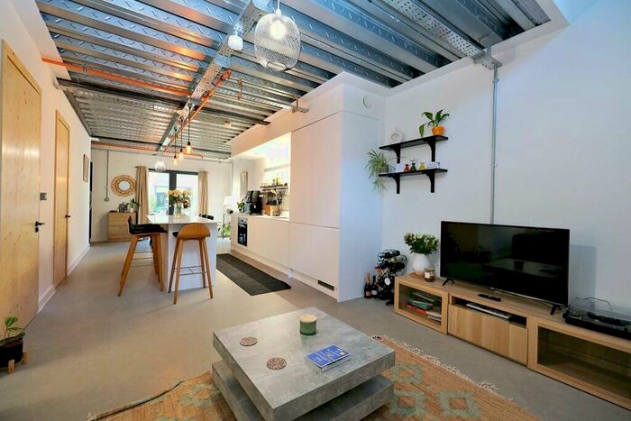 2 Bedroom Duplex To Rent In Aire Lofts, Leeds, LS9
