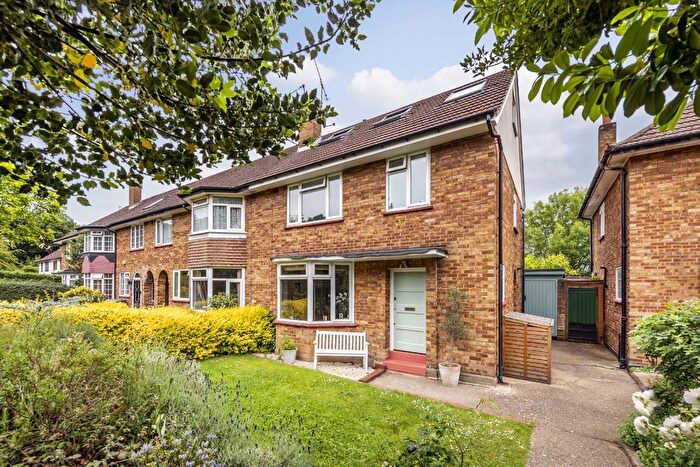 3 Bedroom Property To Rent In Springfield Avenue, London, N10