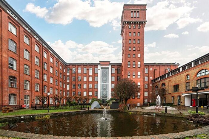 2 Bedroom Flat For Sale In Fairfield Road, Bow, E3