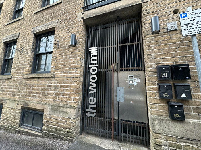 2 Bedroom Flat To Rent In Dale Street, Bradford, West Yorkshire, BD1