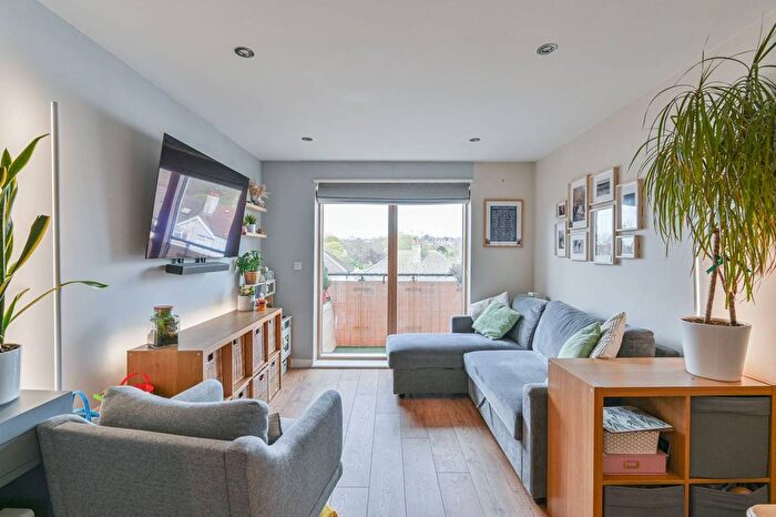 1 Bedroom Flat To Rent In Bassett House, Wimbledon, London, SW19