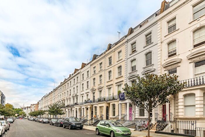 3 Bedroom Flat To Rent In Arundel Gardens, Notting Hill, London, W11
