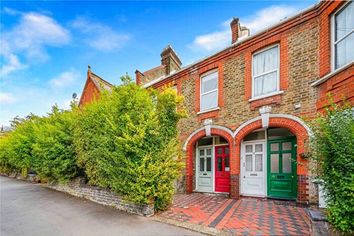 2 Bedroom Flat For Sale In Theydon Street, Walthamstow, London, E17
