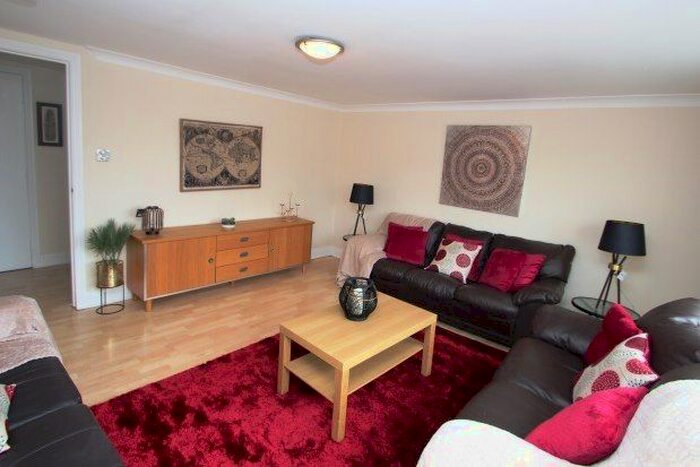 2 Bedroom Flat To Rent In 25 St. Andrews Square, Glasgow G1