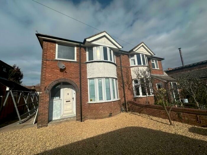 3 Bedroom Semi-Detached House To Rent In Irwin Road, Bedford, MK40