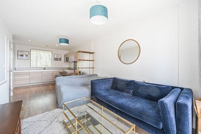 2 Bedroom Flat To Rent In Pioneer Court, Canning Town, London, E16