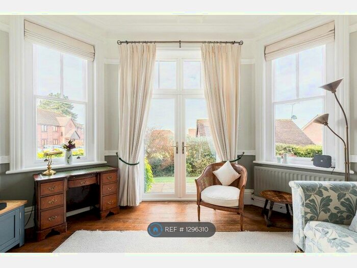 1 Bedroom Flat To Rent In Holioake Drive, Warwick CV34