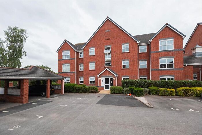 2 Bedroom Apartment For Sale In Wrenbury Drive, Northwich, CW9