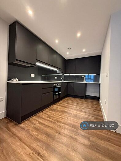 2 Bedroom Flat To Rent In Luton Road, Chatham, ME4