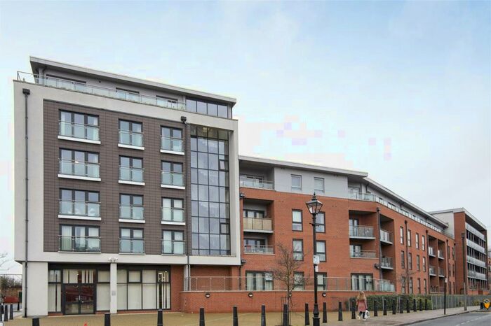 2 Bedroom Flat To Rent In Windsor Court, Mostyn Grove, London, E3