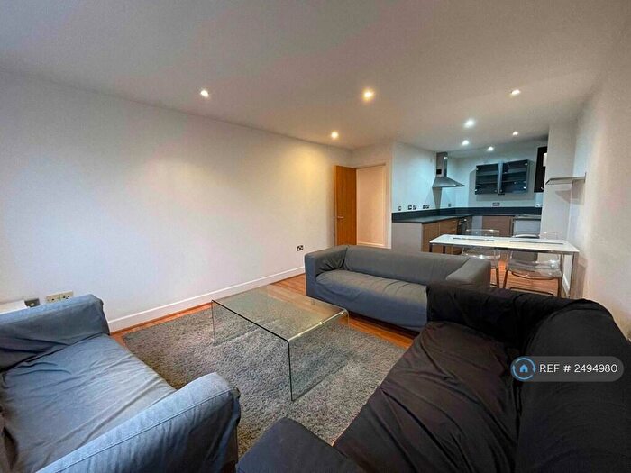 3 Bedroom Flat To Rent In John Ruskin Street, London, SE5