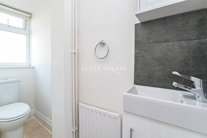 5 Bedroom Detached House To Rent In Ambrose Avenue, London, NW11