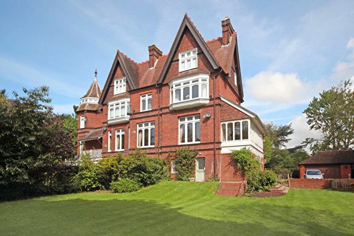 4 Bedroom Flat To Rent In Southlea Road, Datchet, Slough, SL3