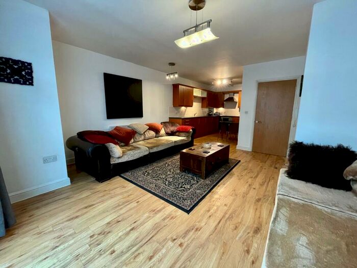 2 Bedroom Flat To Rent In Griffin Close, Northfield, B31