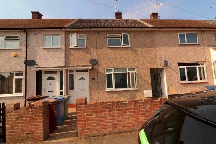 2 Bedroom Property To Rent In Araglen Avenue, South Ockendon, RM15