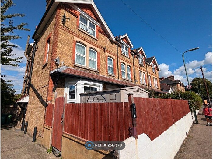 2 Bedroom Maisonette To Rent In Queens Road, Wallington, SM6