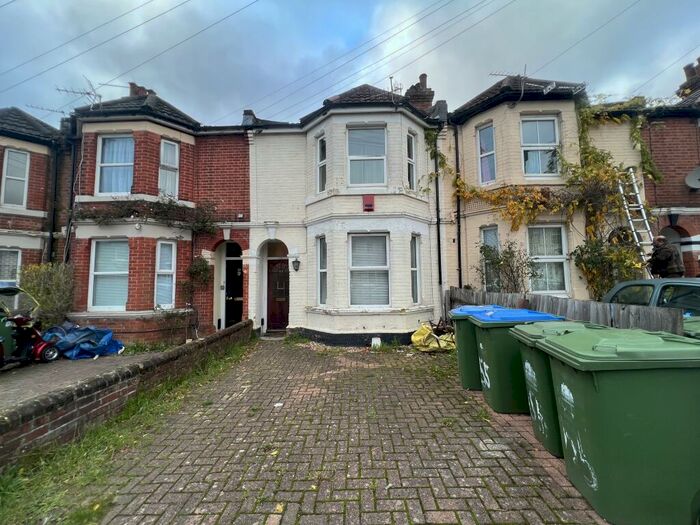 Studio To Rent In Atherley Road, Flat, SO15