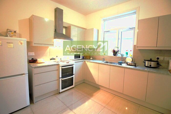 4 Bedroom Terraced House To Rent In Grove Green Road, Leytonstone, E11
