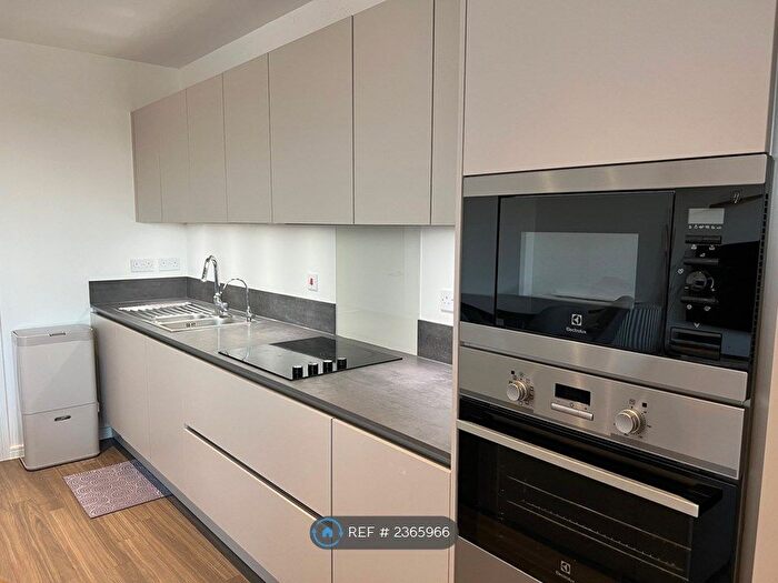 1 Bedroom Flat To Rent In Gerrard Court, Hounslow, TW3