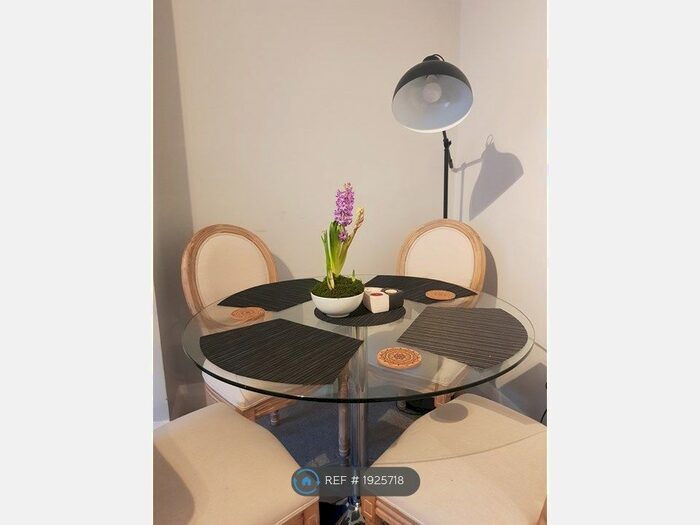 2 Bedroom Flat To Rent In Norbiton Hall, Kingston Upon Thames, KT2