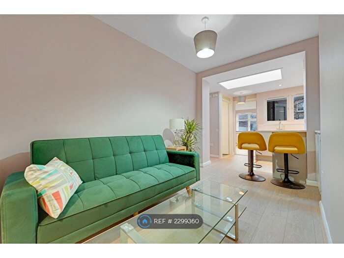 2 Bedroom Flat To Rent In Clarence Road, London, E5