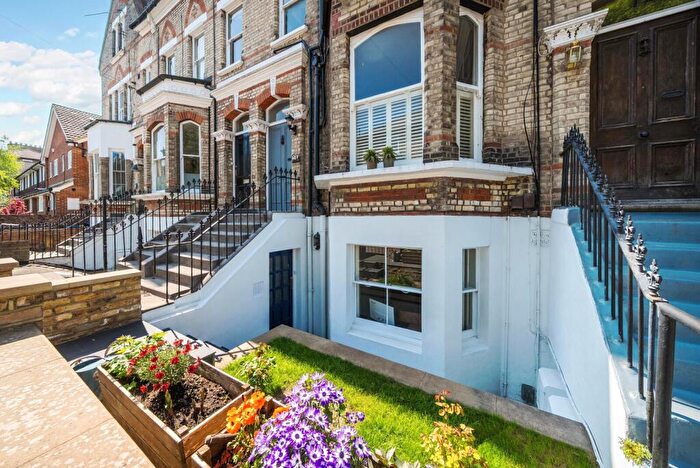 2 Bedroom Flat For Sale In St Andrew's Road, Surbiton, KT6