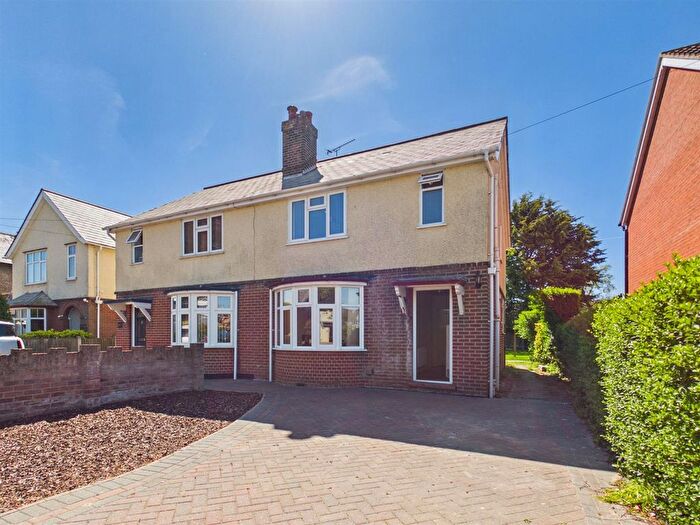 3 Bedroom Semi-Detached House For Sale In Harwich Road, Manningtree, CO11