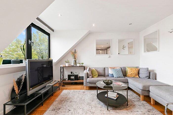 1 Bedroom Flat To Rent In Creston Court, Fletcher Road, W4