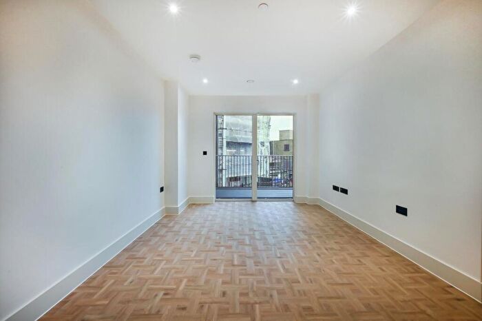 3 Bedroom Apartment For Sale In Papillon Apartments, One Clapham Junction, Nine Elms, SW11