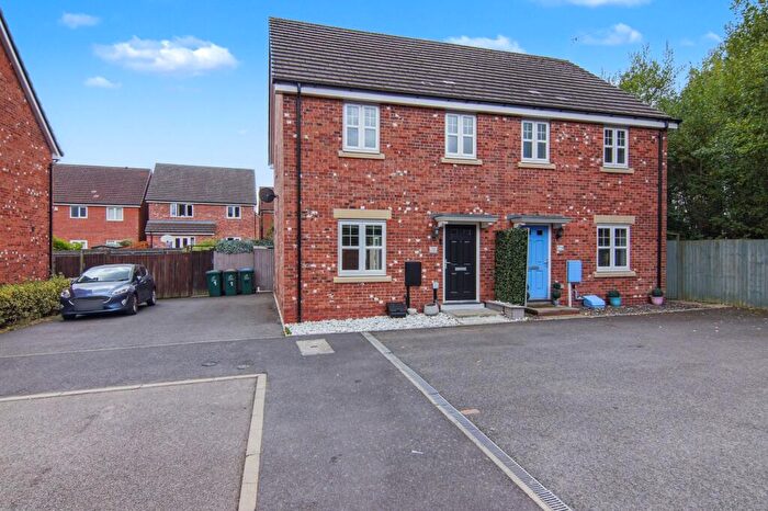 3 Bedroom Semi-Detached House For Sale In Baychester Road, Coventry, CV4
