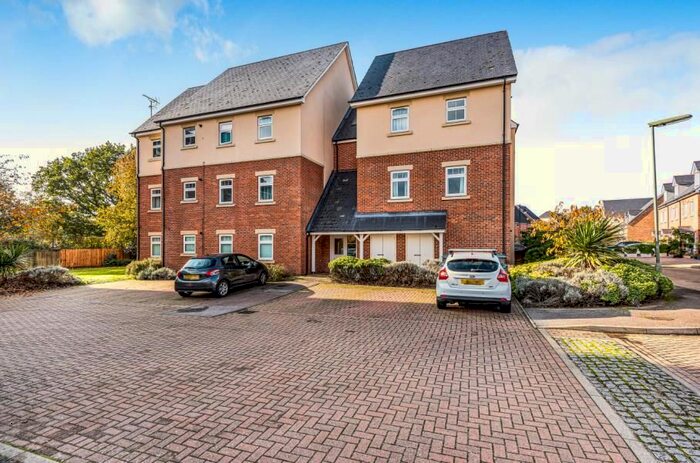 1 Bedroom Flat To Rent In Whitehill Place, Virginia Water GU25