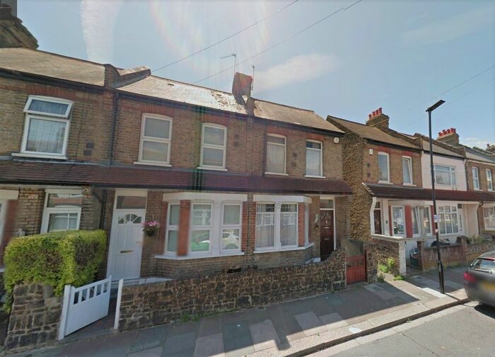 3 Bedroom Terraced House To Rent In Stanley Road, Hounslow, TW3