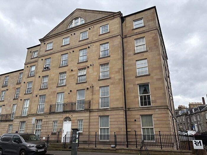 3 Bedroom Flat To Rent In /, East London Street, Edinburgh, EH7