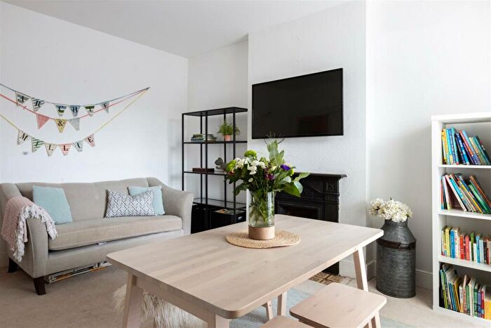 2 Bedroom Flat For Sale In London Road, Redhill, RH1