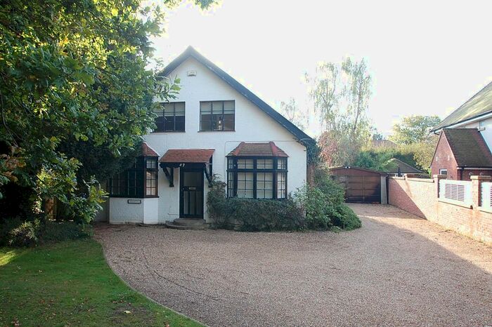 4 Bedroom Detached House To Rent In Rickmansworth Lane, Chalfont St Peter, Buckinghamshire SL9